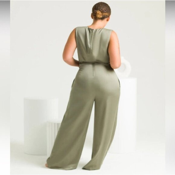 NWT‎ ETTITUDE Sateen Bamboo Jumpsuit Size L Pockets Zip In Back plunging V - Picture 2 of 8